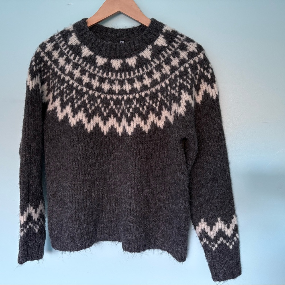 Uniqlo Gray and White Fair Isle Sweater